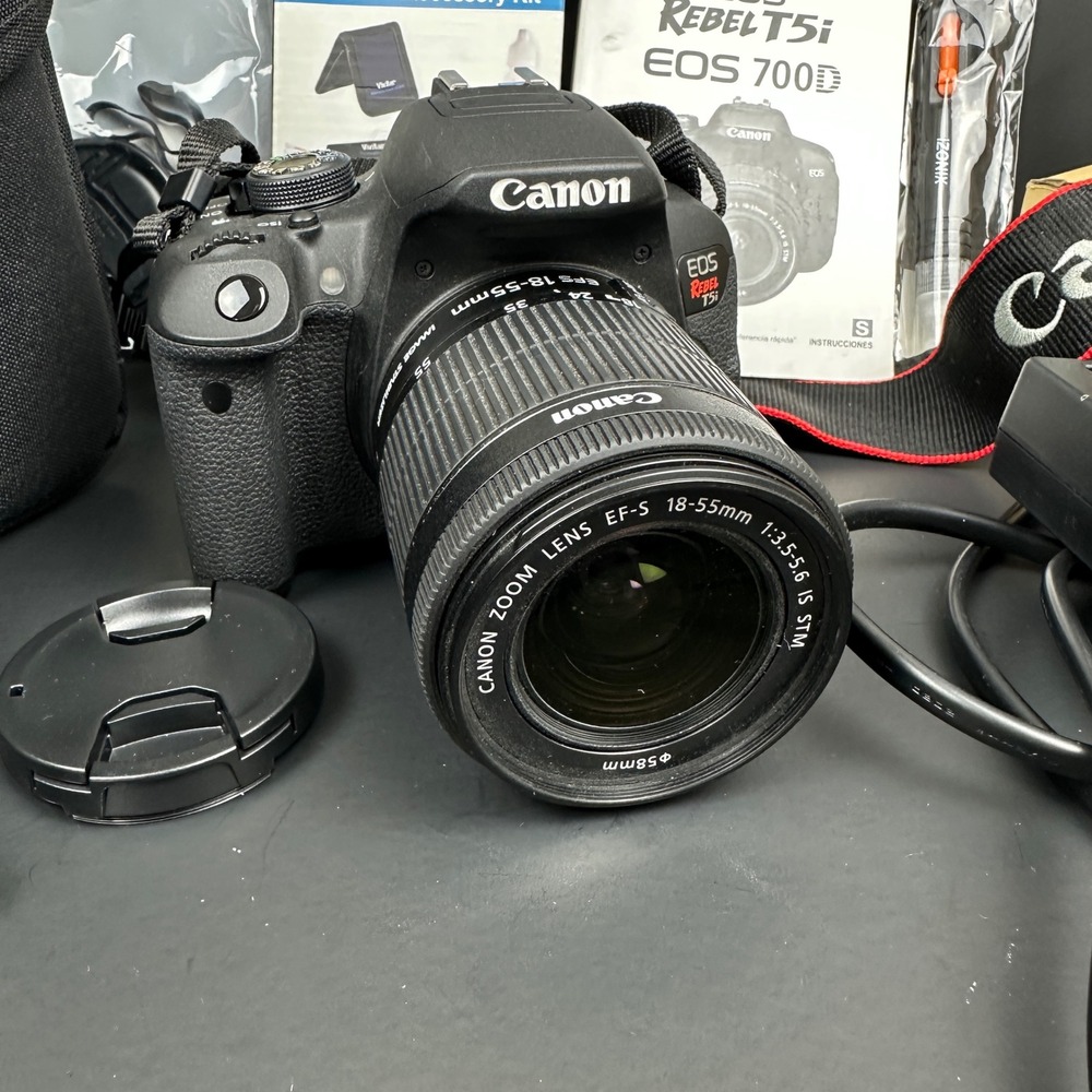 Canon EOS Rebel T5i DSLR Camera Bundle with 18-55mm STM Lens OEM Bag and Charger - Picture 3 of 7